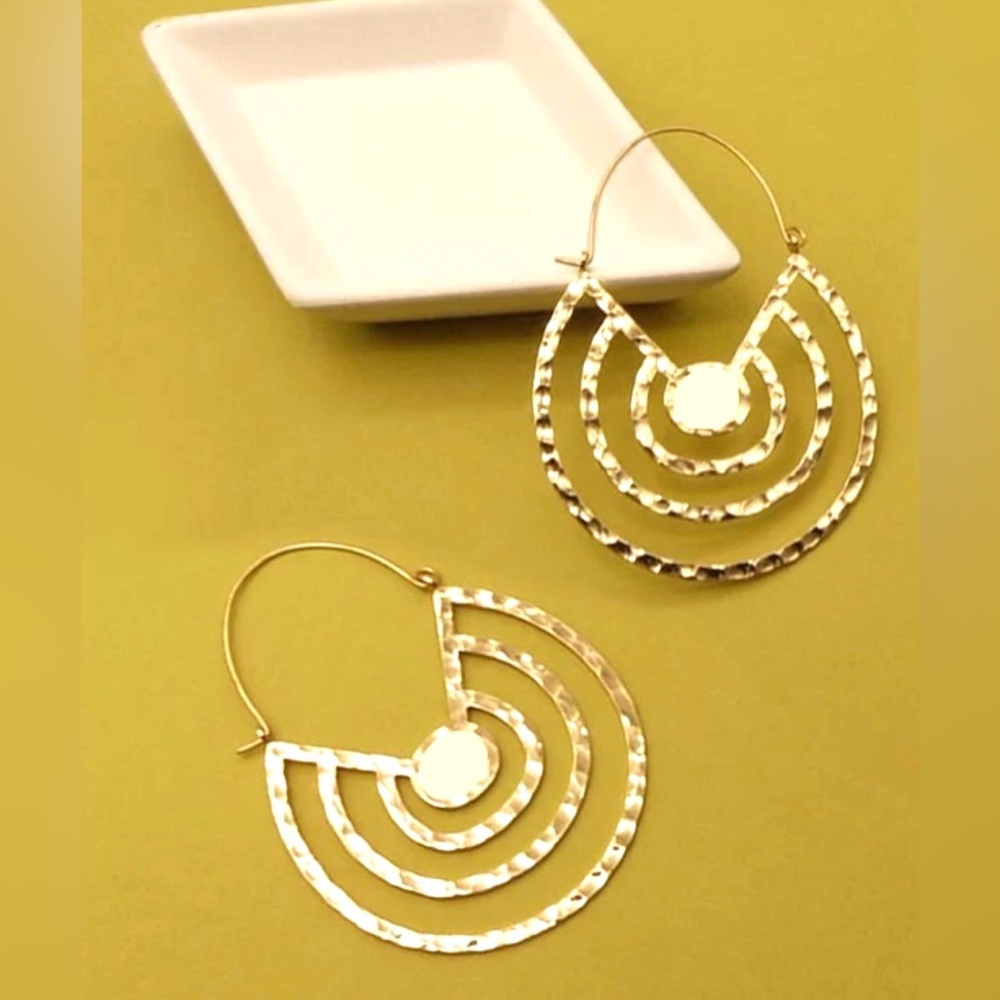 “Hammered Hoops” Inverse Rainbow Concentric Circle Sector Maze Geometric Earring - Picture 4 of 15
